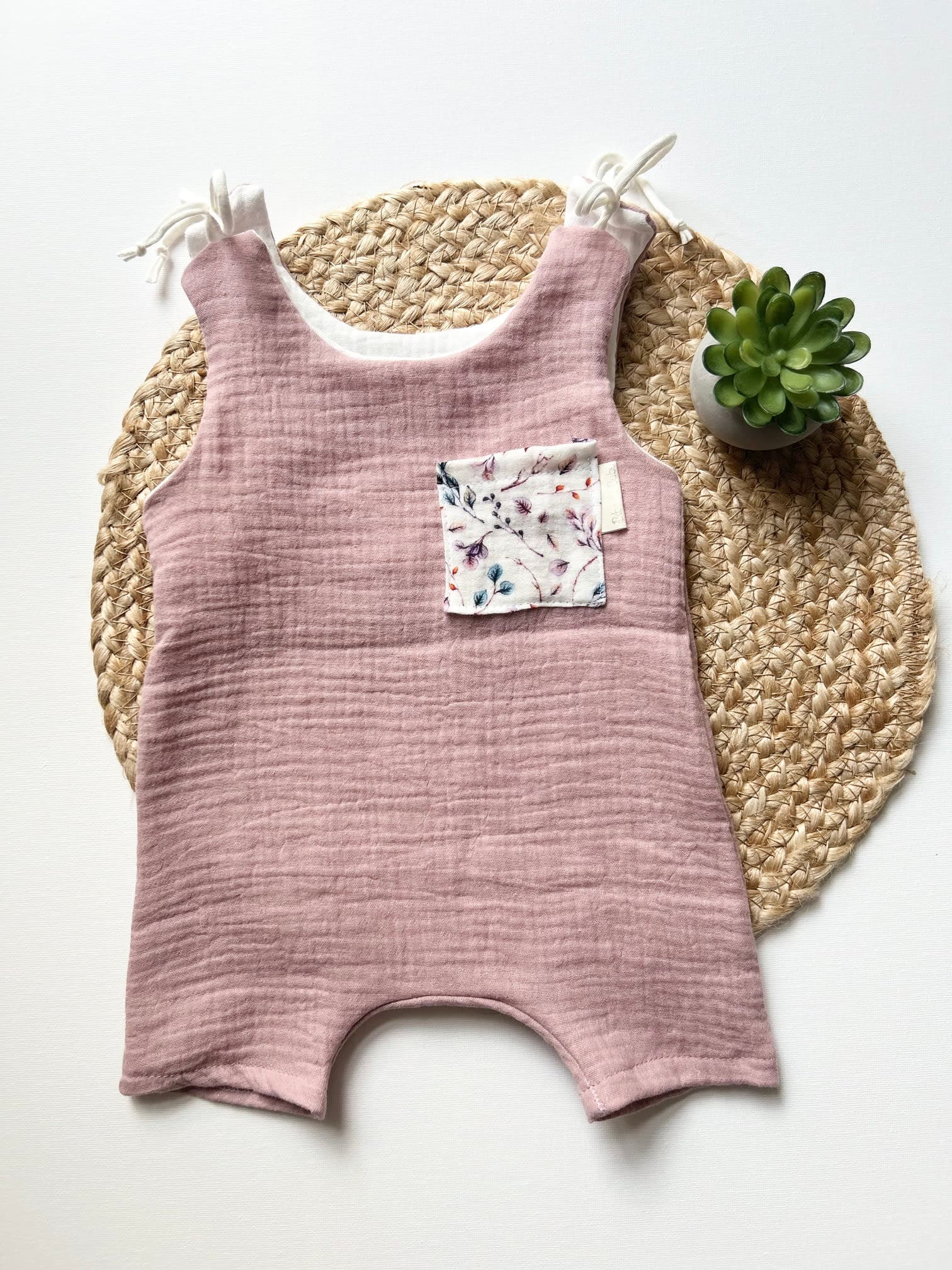 ROMER IZ MUSLINA ZA DEKLICE - LILA