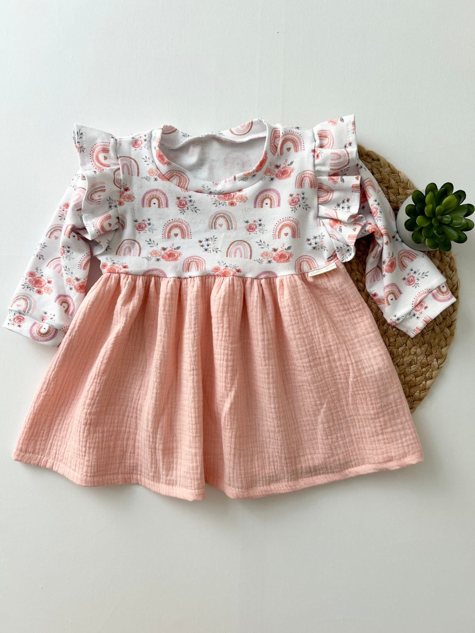 OBLEKA Z VOLANČKI Z DOLGIMI ROK- MAVRICE