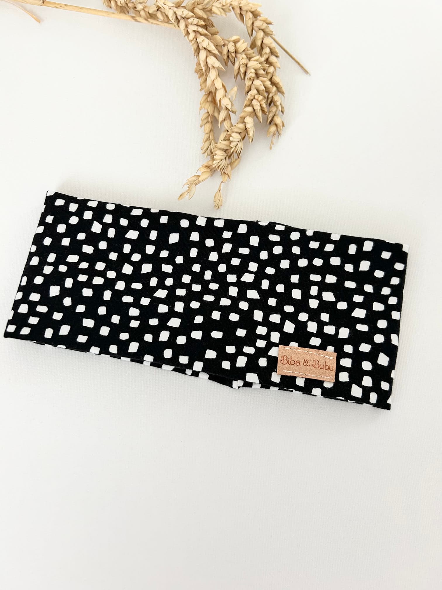 TRAK - ČRN Z BELIMI PIKAMI