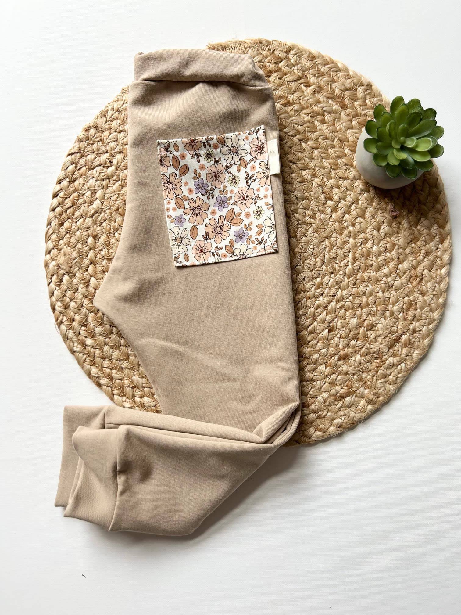 DOLGE HLAČE ZA OTROKE - BEŽ Z ROŽAMI