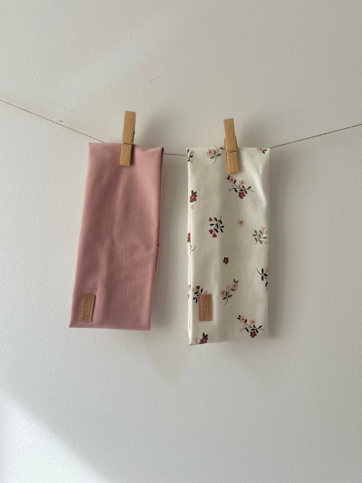 SET 2 TRAKOV ZA UŠESA - ROZA IN CVETLIČNI