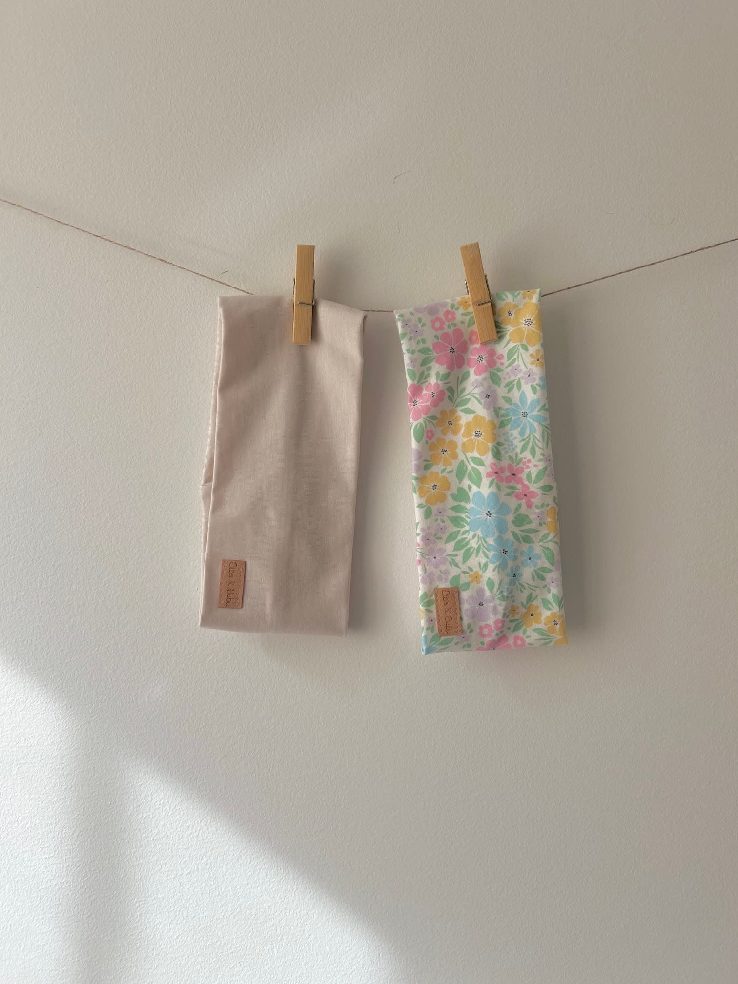 SET 2 TRAKOV ZA UŠESA - SLONOKOŠČENA IN PISANE CVETLICE